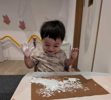 絵の具ペタペタ♪